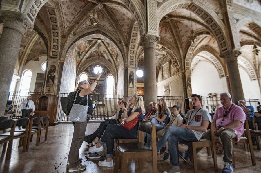 Milan: Guided Walking Tour with Last Supper Skip-the-Line - La Scala area to Galleria Vittorio Emanuele II: Milan’s show-and-shop mood