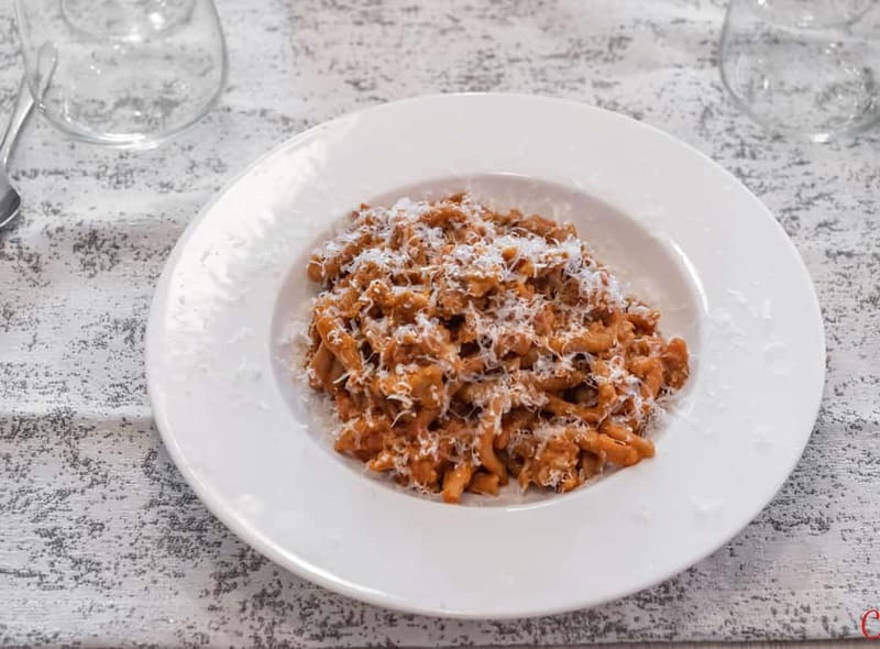 Milan: Hands-On Pasta & Dessert Cooking Class & Wine Pairing - Hands-On Fresh Pasta in the Center of Milan