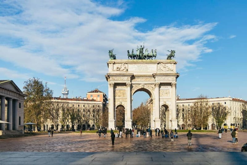 Milan: Hidden Gems Guided Bike Tour - Your Setup: Helmets, Ponchos, and the Bike You’ll Ride