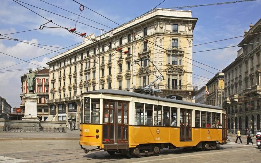 Milan: History & Street Food Tour with Wine Tasting - Sforza Castle Visit: A Landmark Pause That Breaks Up the Walk