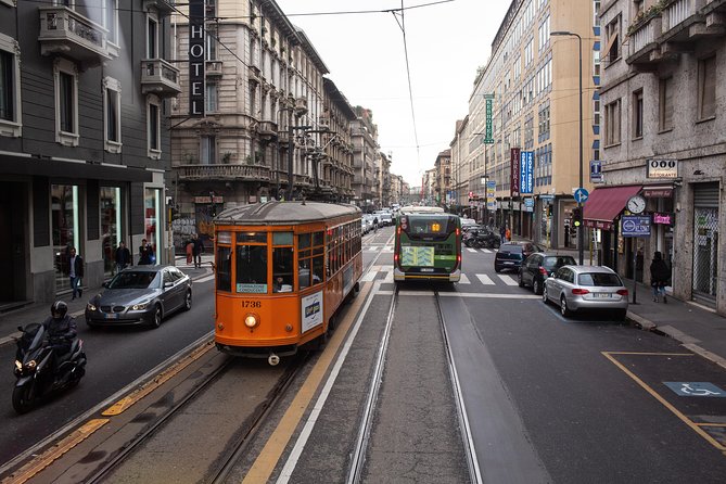 Milan Hop-On Hop-Off Bus Tour with Four Routes - Line D (Yellow): Navigli canals to Brera and Montenapoleone