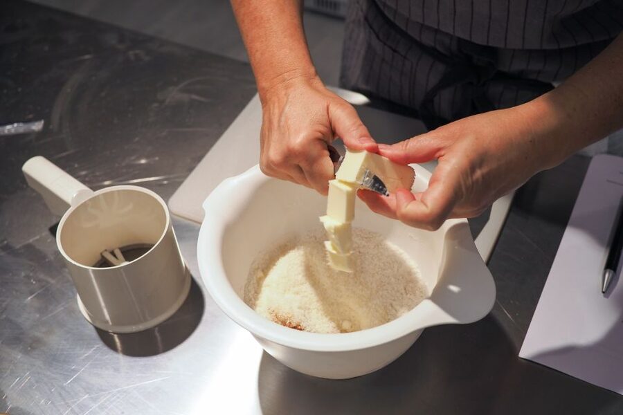 Milan: Italian Cooking Class with Food and Wine - Finding Chef and the City, then settling into a real kitchen vibe