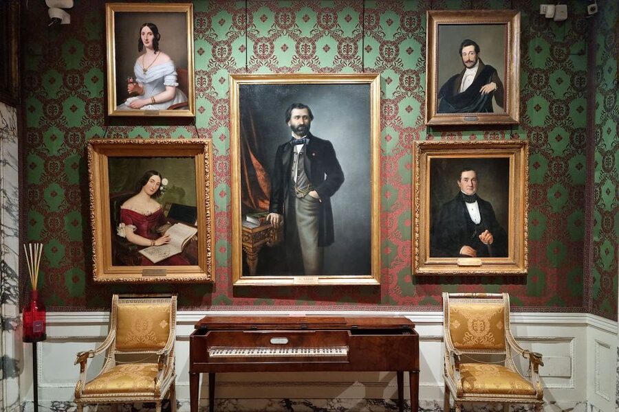 Milan: La Scala Theater and Museum Tour with Entry Tickets - Practical tips before you go: comfort, photos, and expectations