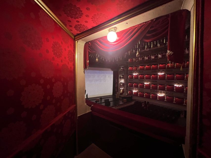 Milan: La Scala Theatre Skip-the-line Guided Tour - Meeting at Largo Antonio Ghiringhelli, and finding your guide fast