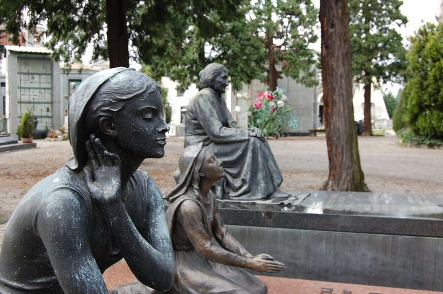 Milan: Monumental Cemetery Group Walking Tour - What you’ll see in the walking route: sculptures, mausoleums, and named legacies