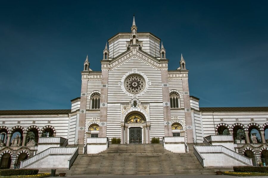 Milan: Monumental Cemetery Group Walking Tour - Included headphones and live Italian guide: why this setup matters