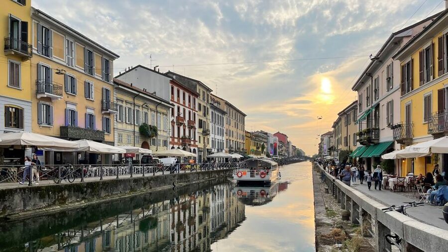Milan: Navigli District Canal Boat Tour with Aperitivo - Navigli by Boat, With Aperitivo as the Main Event