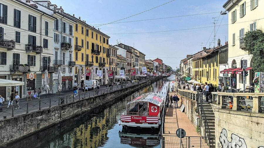 Milan: Navigli District Canal Boat Tour with Aperitivo - Darsena di Milano and Naviglio Pavese Photo Stops