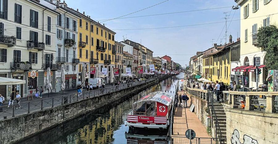Milan: Navigli District Canal Boat Tour with Aperitivo - What You Actually Get: One Drink, Finger Food, and Real Relaxation
