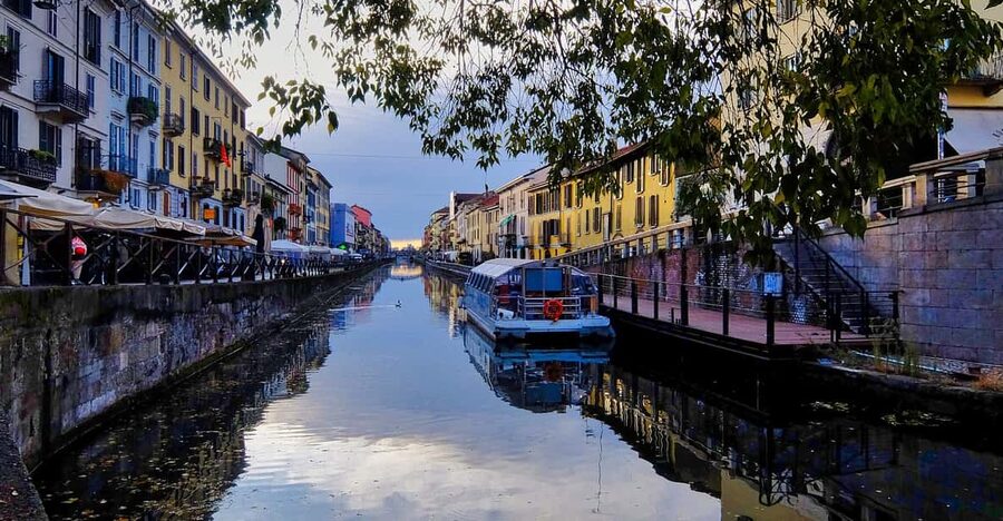 Milan: Navigli District Guided Canal Cruise - Where you meet: Libreria Libraccio, then Naviglio Grande boarding