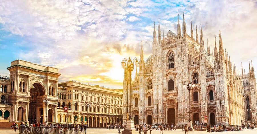 Milan: Old Town Highlights Private Guided Tour - Where the walk begins at Palazzo Cordusio, and why it matters
