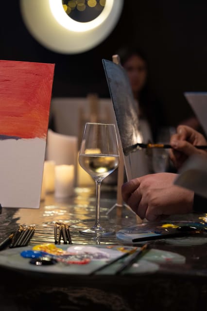 Milan: Paint 'n Sip Class - Your 2-hour timeline, from first sip to finished canvas