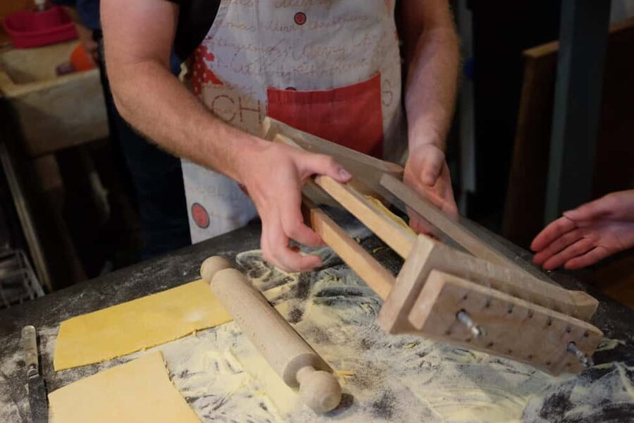 Milan: Pasta Mastery Workshop with Spritz and Tiramisù - Getting There From Central Milan: Metro, Trams, and Passante Options