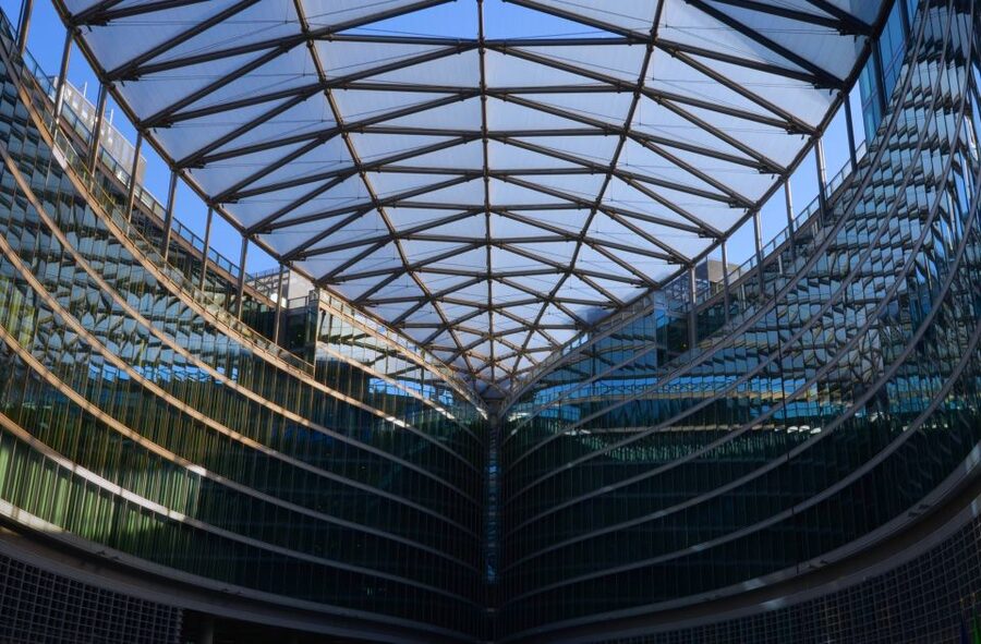 Milan: Piazza Gae Aulenti and Pelli Tower Walking Tour - Price and Value for a 1.5-Hour Modern District Walk