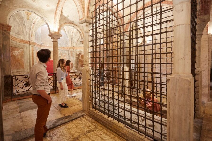 Milan: Pinacoteca Ambrosiana and San Sepolcro Crypt Ticket - Raphael’s School of Athens and the Leonardo drawings that steal attention