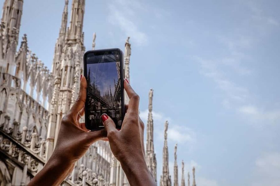 Milan: Priority Access Duomo and Rooftop Tour - Learning the Duomo while you look, not after you leave