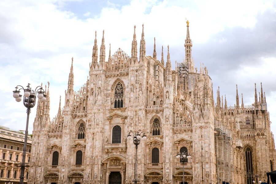 Milan: Priority Access Duomo and Rooftop Tour - Where to meet at the Duomo (and how to find your guide fast)