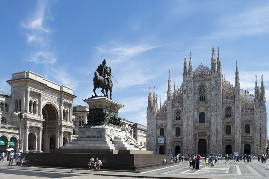 Milan: Private 4-Hour Walking Tour - Sforzesco and the power behind the stone
