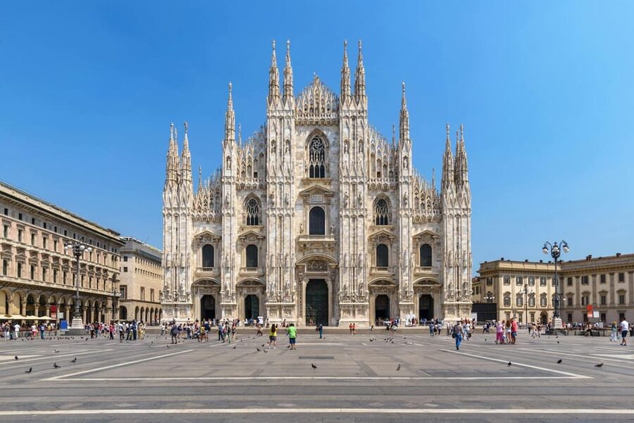 Milan: Private Duomo Cathedral and Roof Top Guided Tour - Inside the Duomo: what the guide helps you notice
