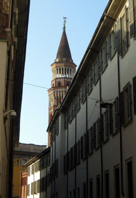 Milan: Private or Shared Essential Walking Tour - Guide energy, languages, and what actually makes it worth it