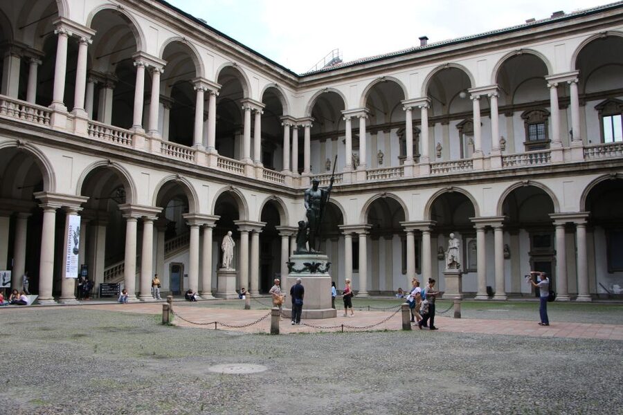 Milan: Private Sightseeing & Shopping Tour with a Local - Shopping with a personal shopper: how to get results fast