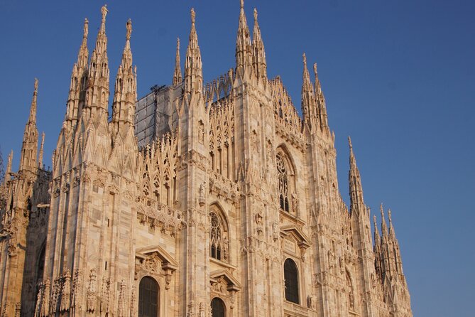 Milan Private Sightseeing Tour for Kids and Families with Local Guide - Piazza Mercanti and the quick way to orient to the Duomo