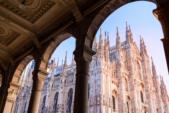 Milan: Private walking tour & Aperitif - Private Milan in 2 hours, with a guide who tells the story