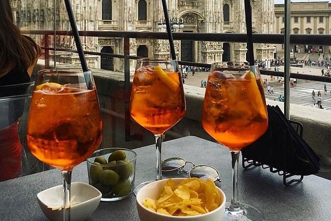 Milan: Private walking tour & Aperitif - Duomo di Milano rooftops and the exterior quick stop