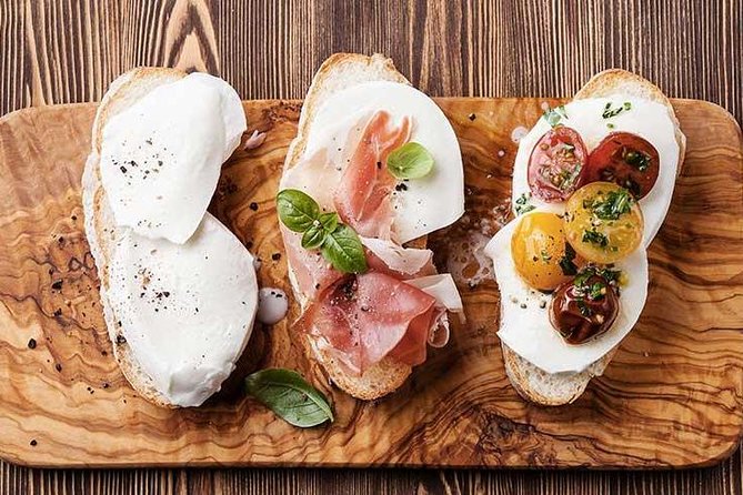 Milan's Authentic Street Food tour: A Gourmet Experience - The pizza stop: why Milan pizza tastes different with the right ingredients