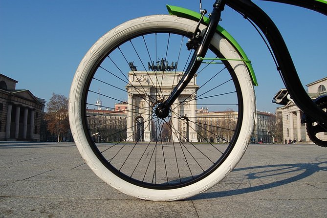 Milan's Hidden Gems: Unique Bike Tour (ENG, NL) - The Café Stop: Espresso, Gelato, or a Milanese Cocktail You Pay for