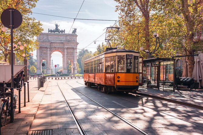 Milan Scavenger Hunt and Best Landmarks Self Guided Tour - Teatro Alla Scala and Gallerie d’Italia: sightseeing that stays active