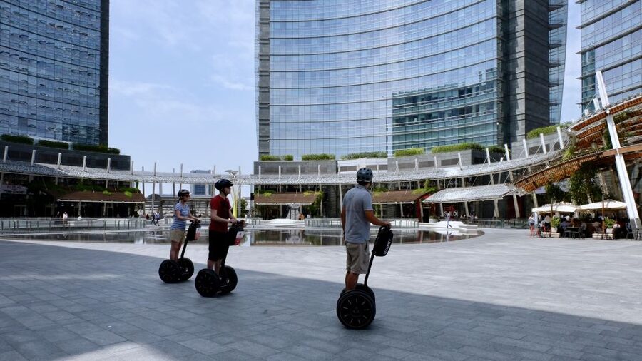 Milan: SEGWAY Tour with Live Tourist Guide 2 hours & half - Milan’s classic center, with Duomo in the mix