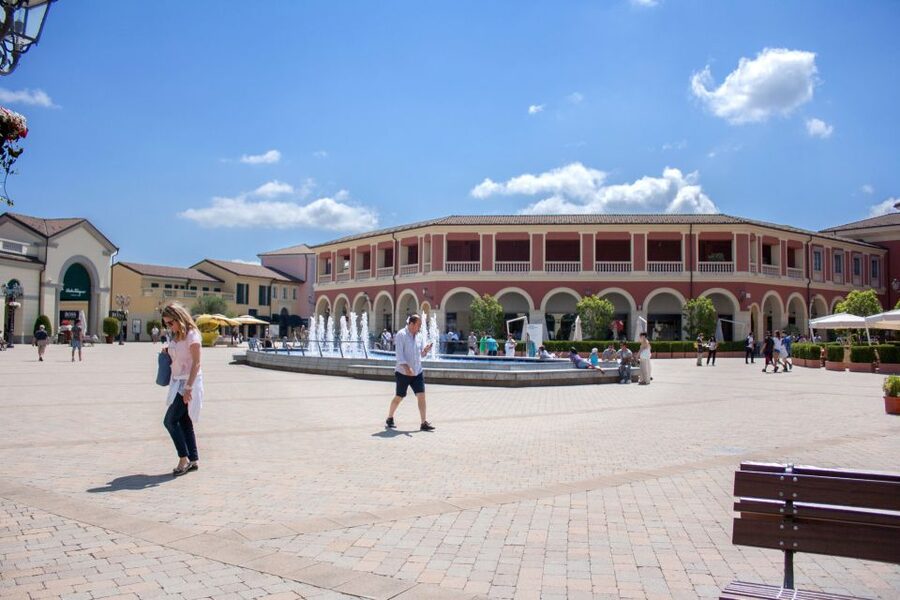 Milan: Serravalle Designer Outlet Roundtrip Bus Transfer - Stop-by-stop day plan, from Milan to Serravalle and back
