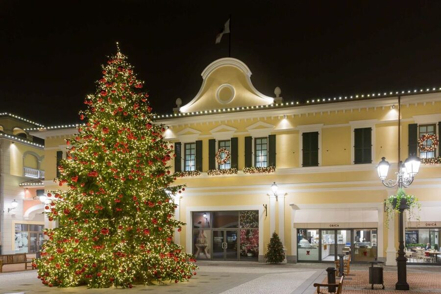 Milan: Serravalle Designer Outlet Roundtrip Bus Transfer - Comfort, rules, and small friction points that matter