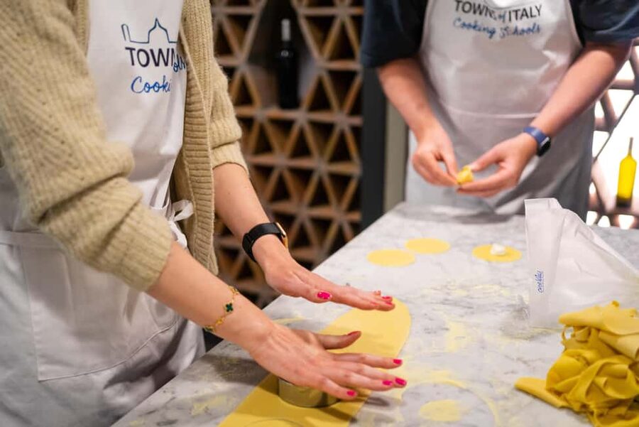 Milan: Small-group Pasta & Gelato Class with Unlimited Wine - FAQ