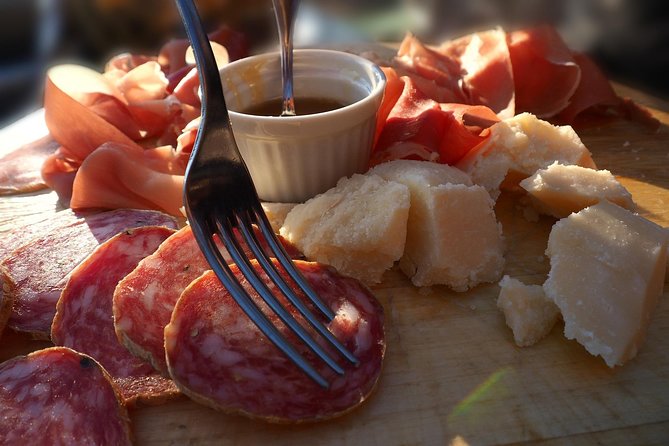 Milan: Sunset Navigli Food & Drinks Tour by Do Eat Better - Key things to know before you go