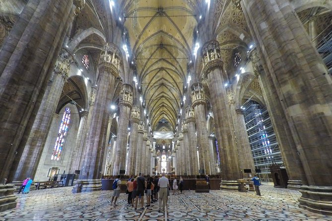 Milan Super Saver: Skip-the-Line Duomo and Rooftop Guided Tour - Language Options and the Kind of Guide You Want