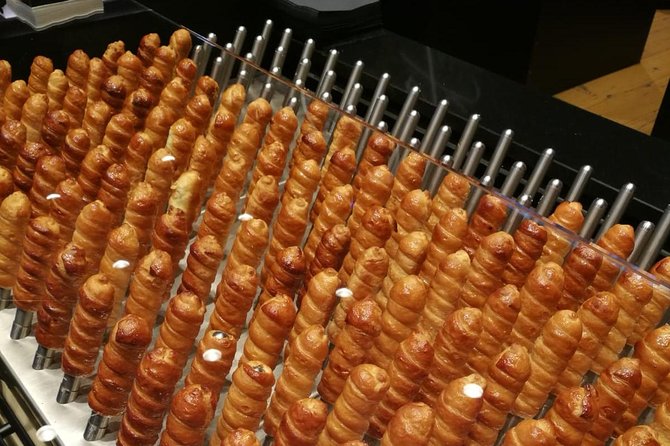Milan: Sweet Delights Patisserie Tour by Do Eat Better - Stop 2: Via della Moscova for cannoncini (crispy, filled, and fresh)