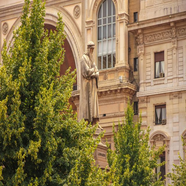 Milan: The Story of Leonardo da Vinci Private Guided Tour - The 2-hour Old Town route: monuments, myths, and real engineering stories