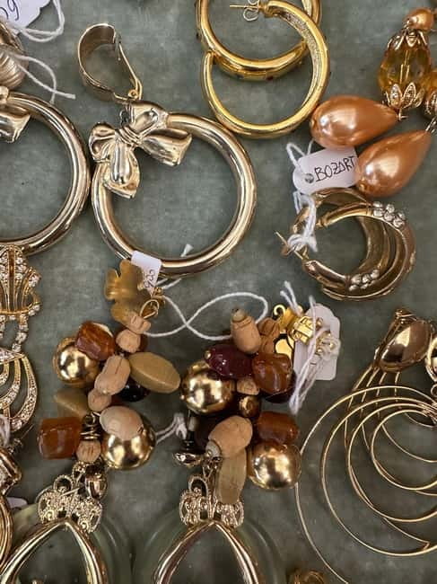 Milan: The Ultimate Vintage Shopping Guide - Weekly Market Guide: The Extra Layer of Vintage Hunting