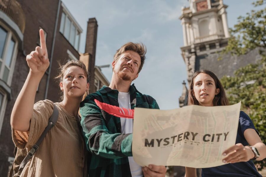 Milan: Treasure Hunt & Walking Tour - Picking up your game kit at The Impossible Society, Corso di Porta Ticinese