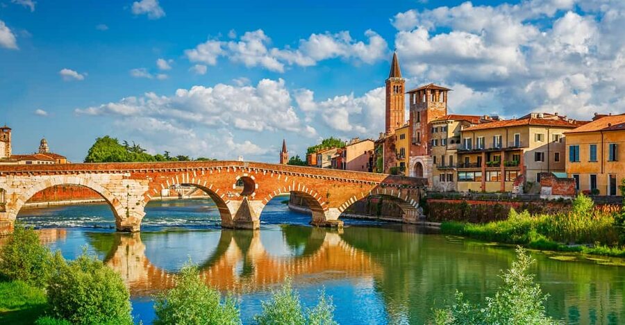 Milan: Verona Day Tour with a Lake Garda Cruise to Sirmione - Verona free time: where to slow down for lunch and an aperitivo