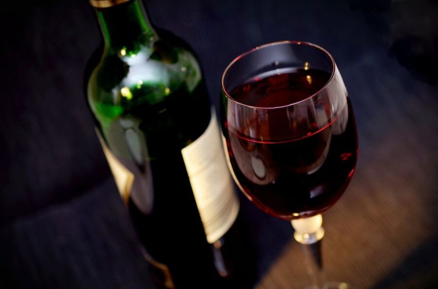 Milan: Wine Tasting Experience in the City Centre - Chef-made appetizers: why food pairing is the real lesson