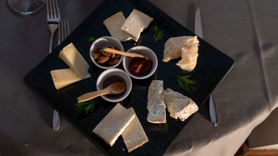 Milan: Wine Tasting Experience in the City Centre - The tasting menu: red, white, and sparkling, explained in plain language