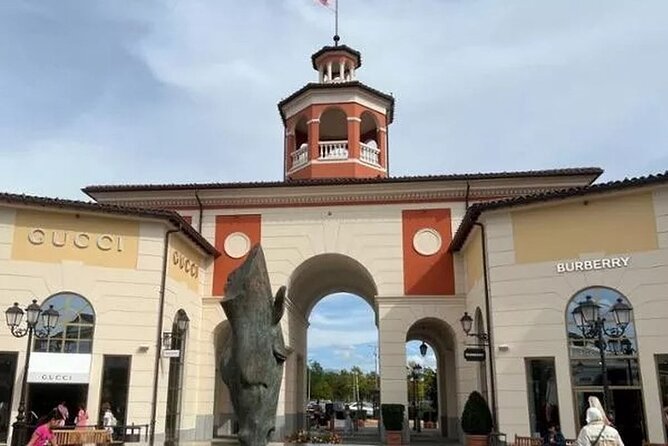 Outlet Serravalle o FoxTown Con Autista Privato Da Milano - Key takeaways