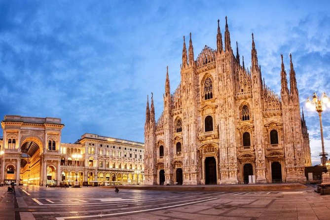 Private 4-Hour Walking Tour of Milan with private official tour guide - Piazza del Duomo and the Royal Palace side of the square