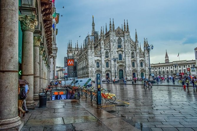 Private 4-Hour Walking Tour of Milan with private official tour guide - Brera District on foot: fashion streets, small alley energy