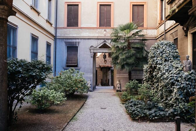 Private Milan Street Photography Walking Tour with an Artist - Porta Genova and Via Tortona: fashion and design textures