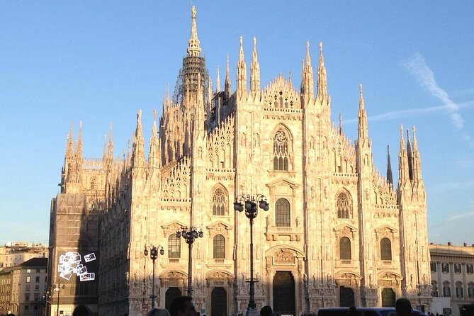 Private Tour and Cooking Class in Milano with a Milanese Family - Piazza del Duomo: fast orientation with real Milanese texture