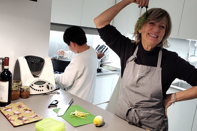 Private Tour and Cooking Class in Milano with a Milanese Family - Piazza Mercanti and medieval Milan’s streets that still talk